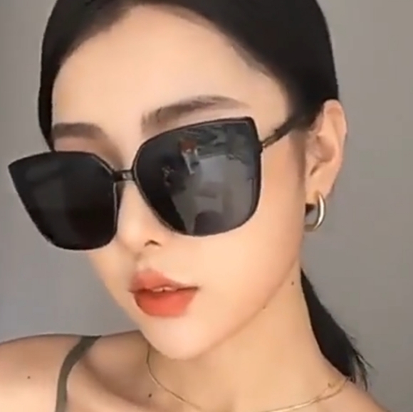 Women's Cat Eye Oversized Mirror Sunglasses black - Picture 3 of 3